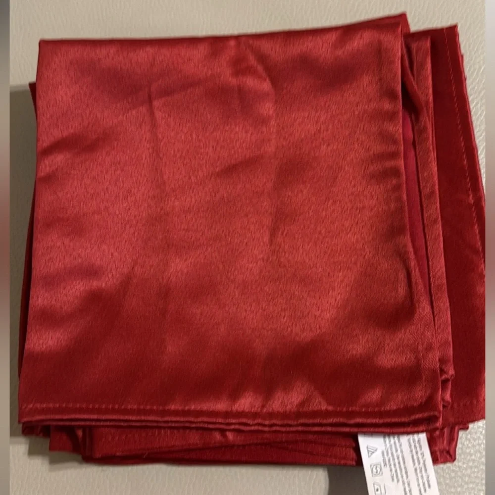 New set of 8 napkins burgundy red 18”square Pier 1 Imports holiday Christmas